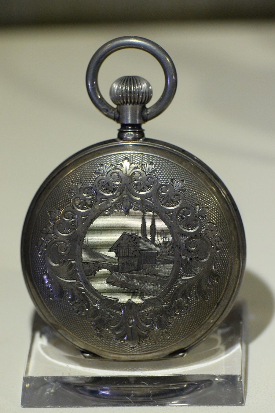 1. Hunter pocket watch นาฬกาพกทมการสลกเสลาและเพนตลายภาพทวทศนลงบนหนาปดอยางวจตรบรรจง ค.ศ. 1892S